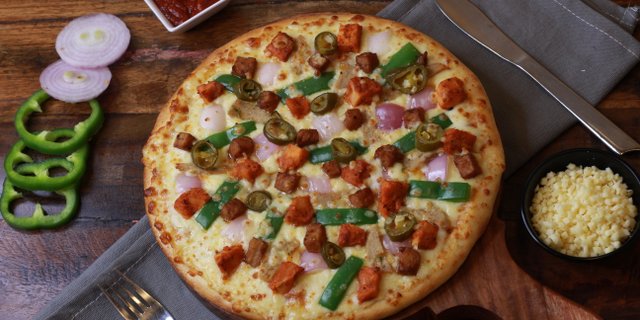 Fire-E-Chicken Pizza