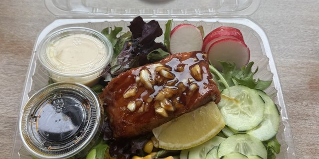 Garlic Salmon Salad