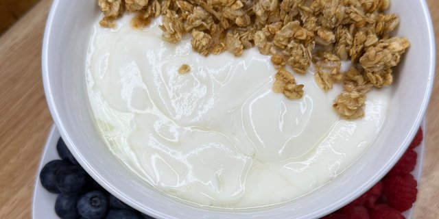 Yogurt & Granola