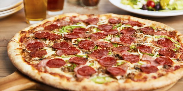 Johnny's Deluxe Pizza