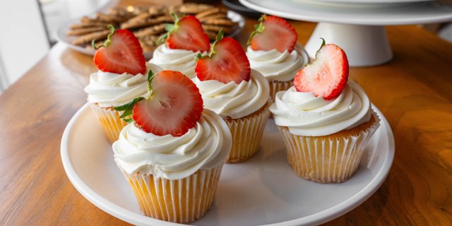 Strawberry Delight Cupcakes