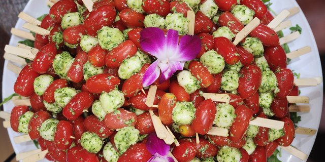 Bocconcini, Tomato And Pesto Skewers (Dozen)