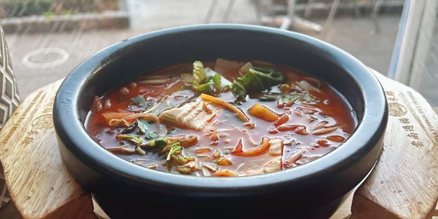 V4 Tomato Pickled Cabbage Rice Noodles