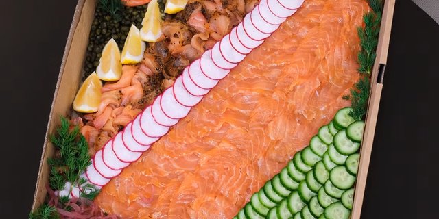 Jumbo Smoked Fish Box