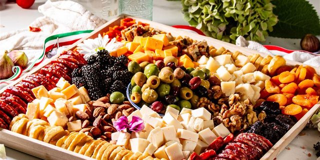 Charcuterie Box