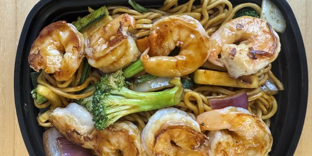 Jumbo Shrimp Stir-Fry Lo Mein Tray