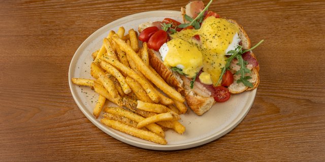 Eggs Benedict Croissant