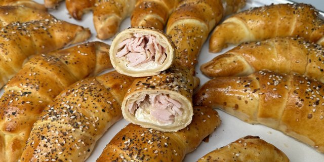 Cachitos Turkey & Cream Cheese