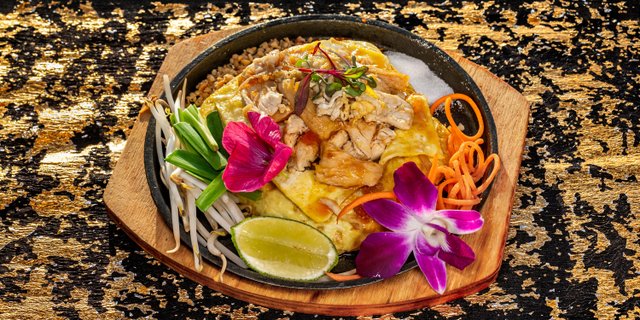 Chicken Pad Thai Tray