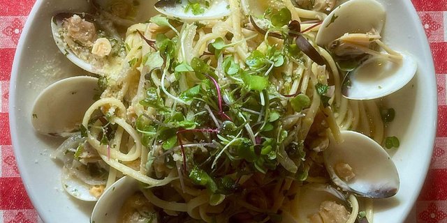 Linguine w/ Clams Tray