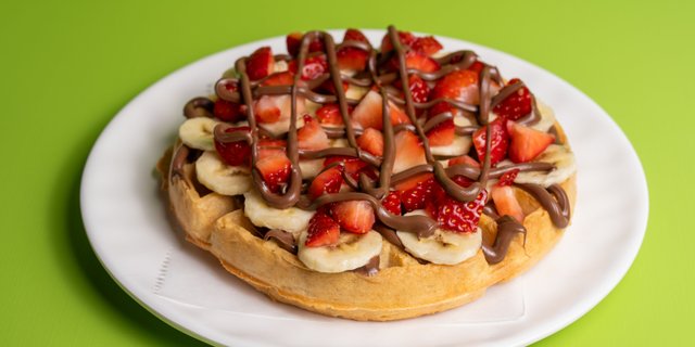 Toasted Waffle w/ Chocolate & Fruits
