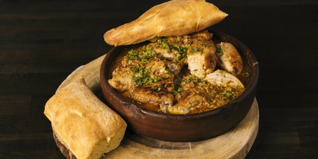 Shkmeruli Chicken