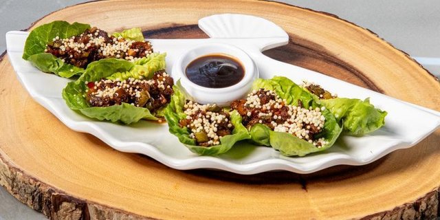 XO Sauce Duck Meat Lettuce Cup