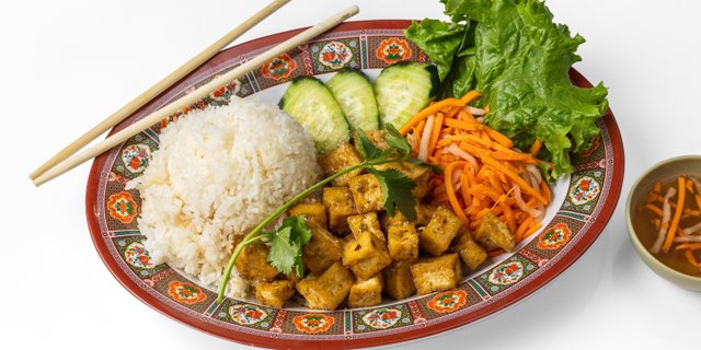 Lemongrass Tofu Rice Plate (Cơm Thịt)