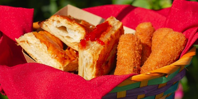 Mixed Pastries w/ Croquettes