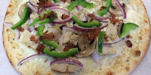 Garlic Chicken & Bacon Pizza