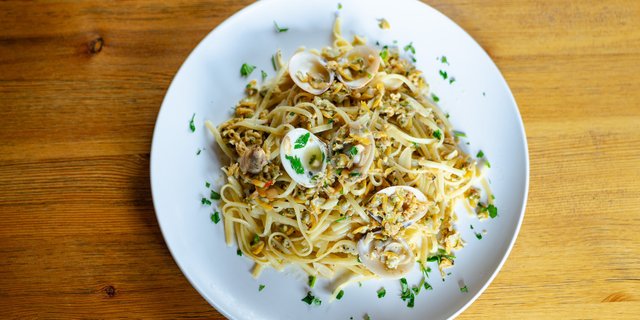 Linguini White Clam Tray