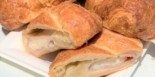 Egg, Bacon & Cheese Croissants