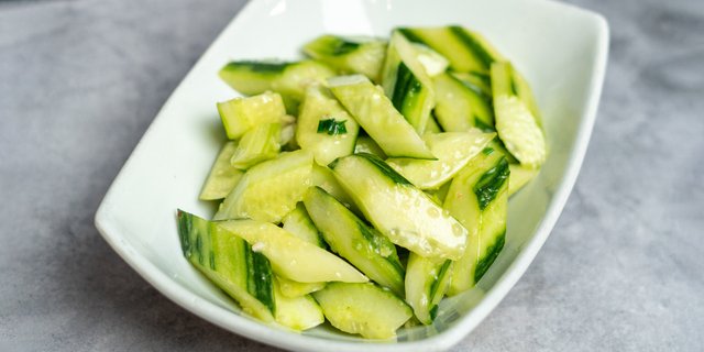 Cucumber W/ Garlic Sauce