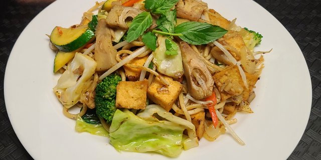 Mock "Chicken" & Tofu Chow Mein Entree