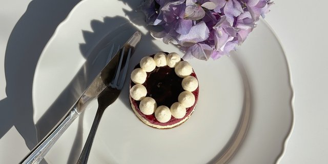 Lavender-Blackcurrant Cheesecake