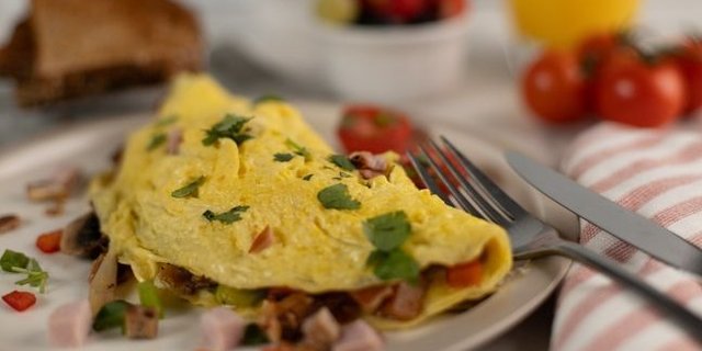 Build-Your-Own Omelettes