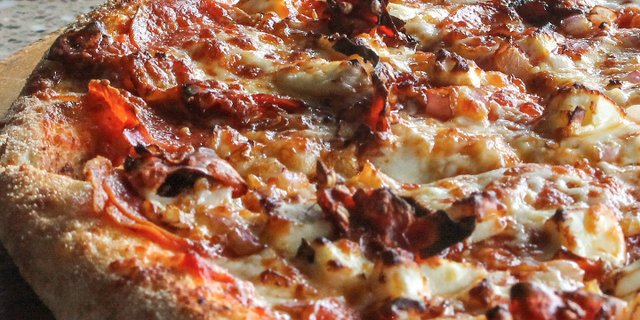 Mama's Spicy Feta Pizza