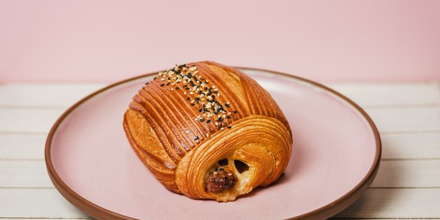 Beef Sausage & Cheddar Croissant