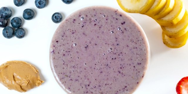 Creamy Berry Nut Smoothie