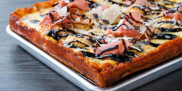Detroit 9"x12" Pizza