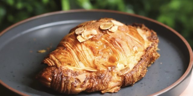 Almond Croissant Pack