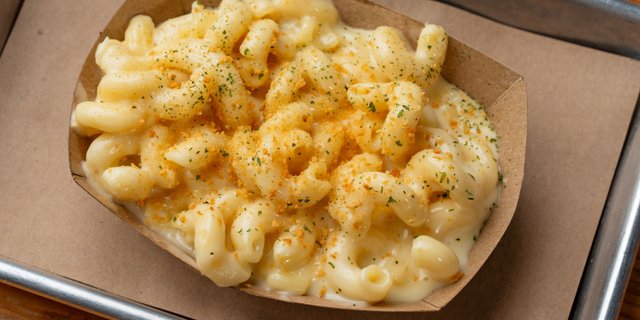 Mac & Cheese Bar w/ Toppings & Meat