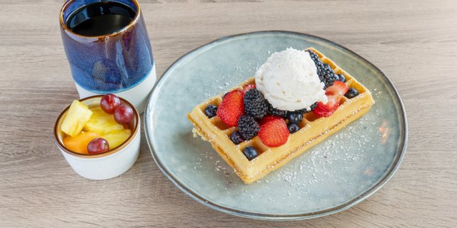 Waffle with Berries Box