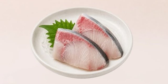 Yellowtail Sashimi (2 Pcs)