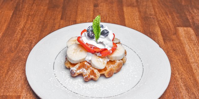 Waffle w/ Seasonal Fruit