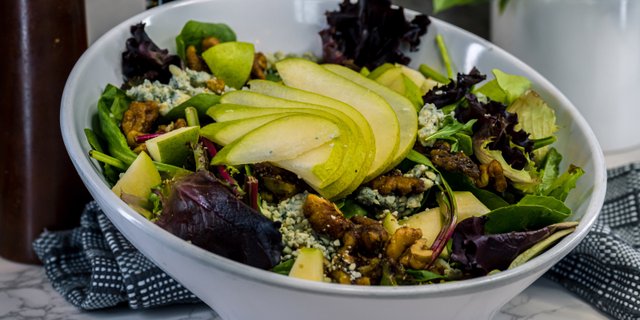 Individual Pear & Gorgonzola Salad