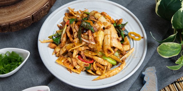 Bamboo Sheet W/ Shredded Kurobuta Pork Stir-Fry