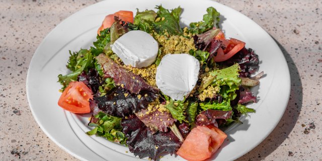 Caprino Salad