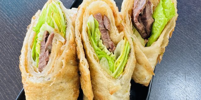 Beef Roll Pancake w/ Lettuce