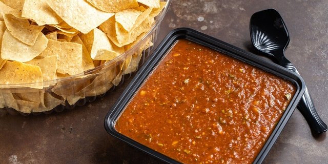 Chips & Salsa Roja