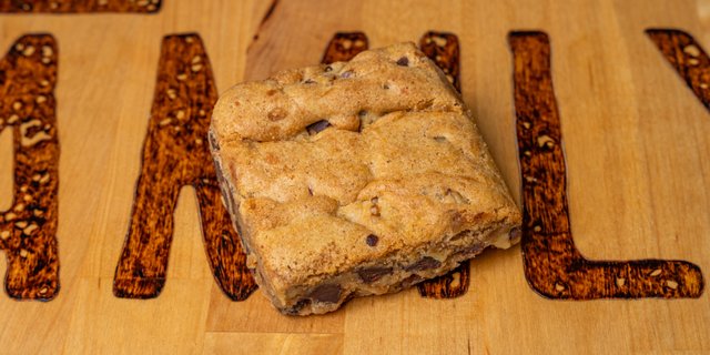 Blondie w/ Pecans & Choc Chips