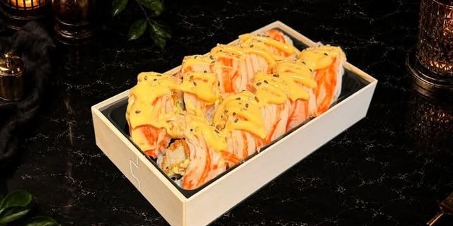 Golden Crispy Chicken & Crab Roll (10 Pieces)