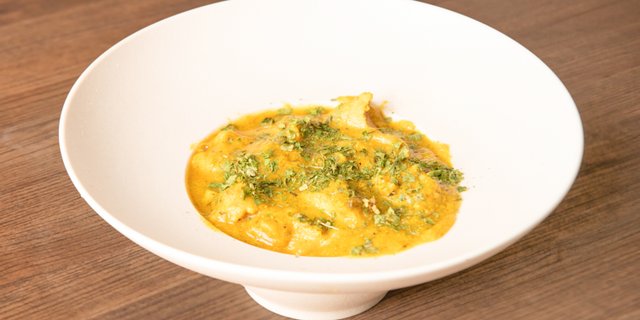 Coconut Curry Chickpeas & Spinach