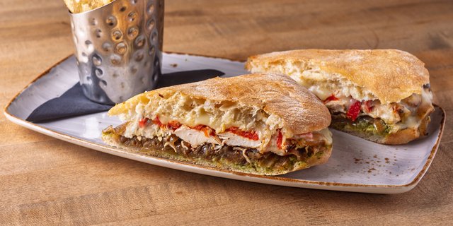 Santa Barbara Chicken Sandwich Platter