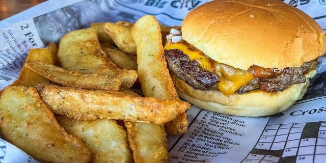 Chili Cheddar Burger