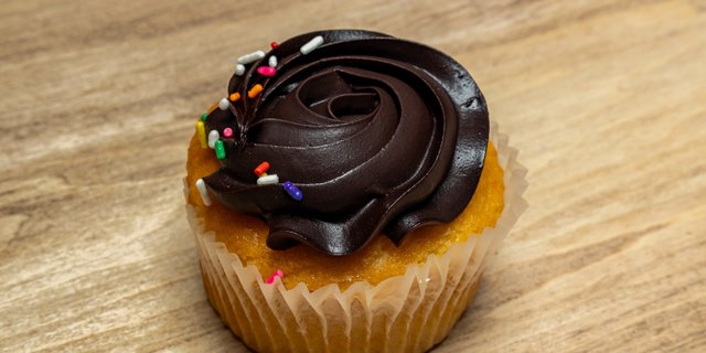 6 Assorted Mini Cupcakes