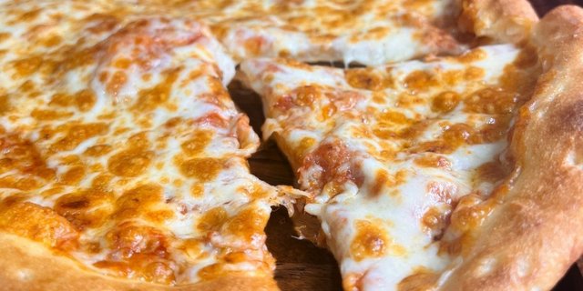 Traditional Cheese Flatbread Thin-Crust Pizza