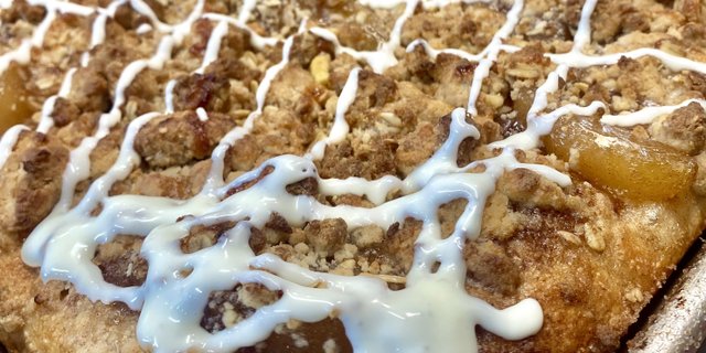 Caramel Apple Dessert Pizza