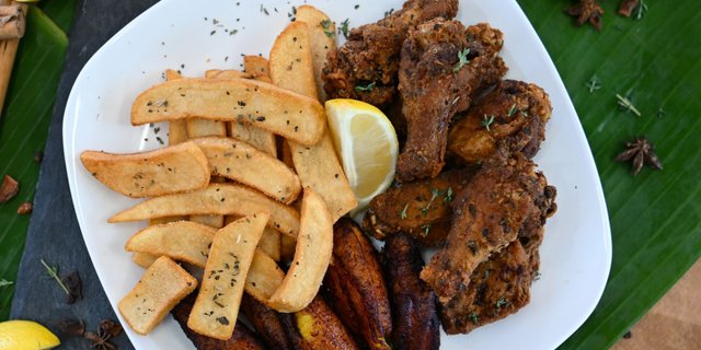 Fried Chicken w/ 2 Sides
