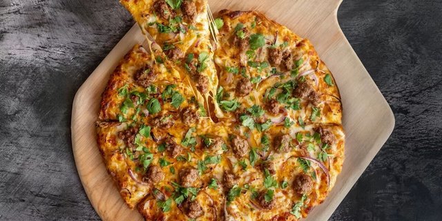 Halal Lamb Kabob Pizza